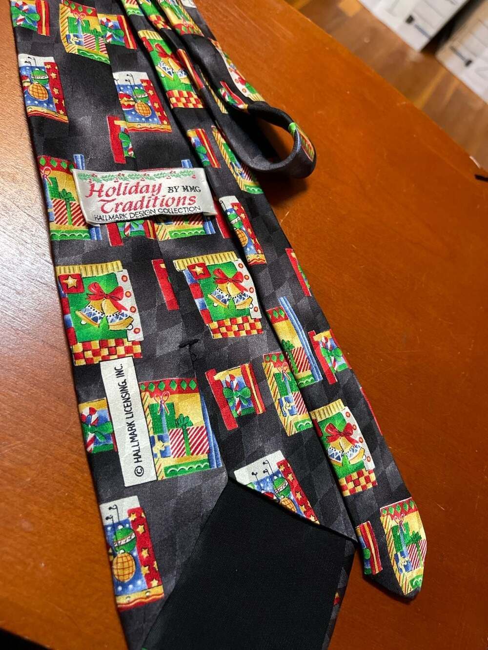 Vintage Hallmark Holiday Traditions Silk Christmas Tie Gifts Bells Novelty Party